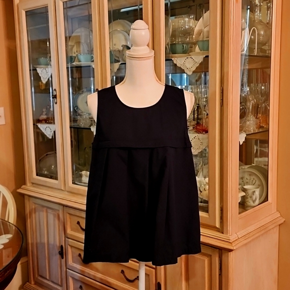 Ann Klein Size 8 Sleeveless Top with Button Down Back and Pleated Front